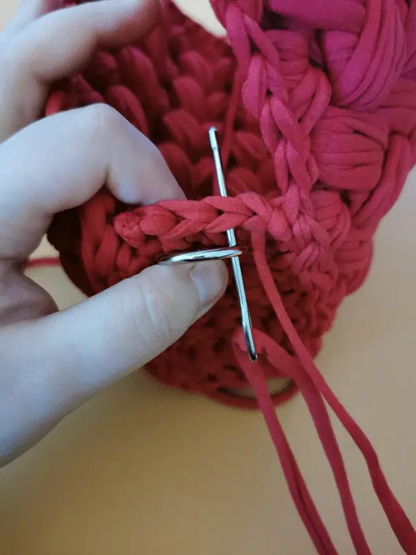 T-SHIRT YARN CLUTCH - FREE crochet pattern Free Adult Crochet Patterns