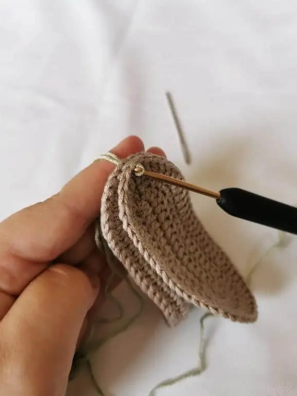 Crochet Baby Shoes – Free Pattern for Adorable Little Feet! Crochet Baby Shoes – Free Pattern for Adorable Little Feet! Booties, Hats & Accessories