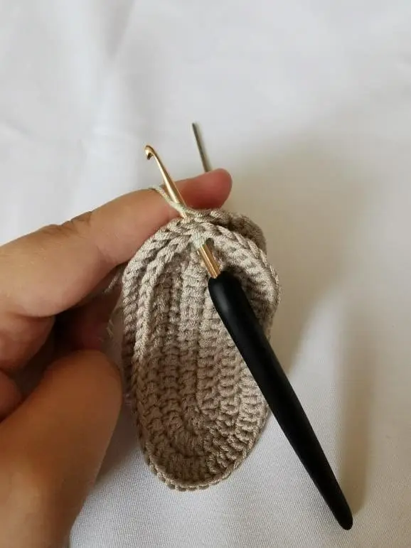 Crochet Baby Shoes – Free Pattern for Adorable Little Feet! Crochet Baby Shoes – Free Pattern for Adorable Little Feet! Booties, Hats & Accessories