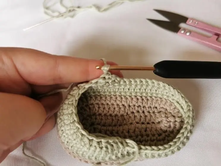 Crochet Baby Shoes – Free Pattern for Adorable Little Feet! Crochet Baby Shoes – Free Pattern for Adorable Little Feet! Booties, Hats & Accessories