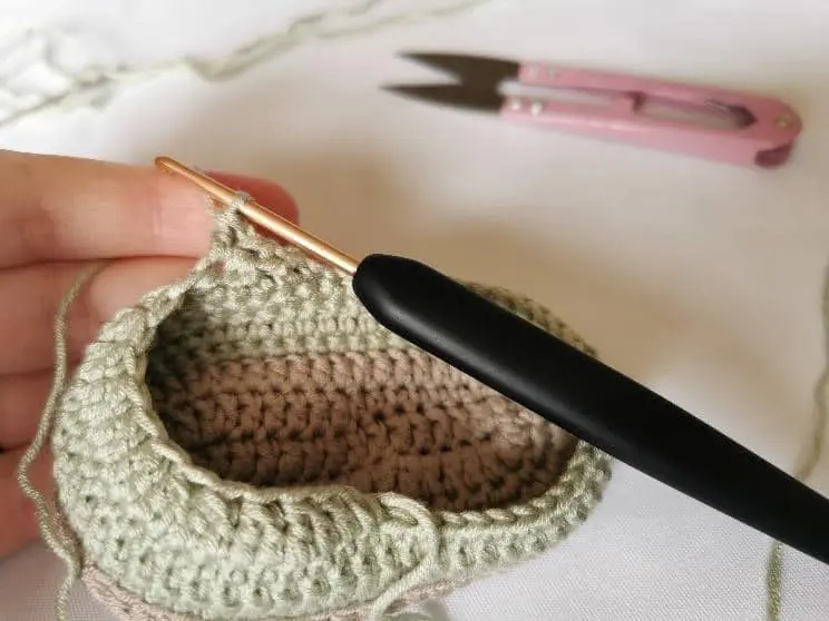 Crochet Baby Shoes – Free Pattern for Adorable Little Feet! Crochet Baby Shoes – Free Pattern for Adorable Little Feet! Booties, Hats & Accessories