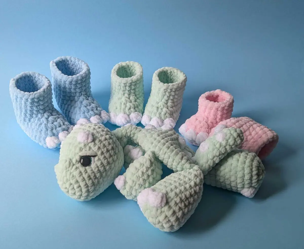 Free Dinosaur Baby Booties Crochet Pattern in 3 sizes Booties, Hats & Accessories