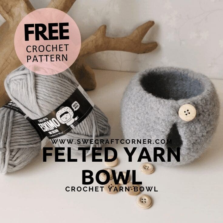 A skein of gray yarn and a round, gray felted yarn bowl with a button sit on a table. The bowl has an opening in the front. Text promotes a free crochet pattern for this stylish crochet organizer from Swe Craft Corner.