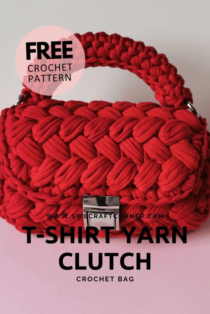 A red, chunky crochet clutch bag with a handle and silver clasp is displayed. Text overlays read “FREE CROCHET HANDBAG PATTERN” and “T-SHIRT YARN CLUTCH CROCHET BAG.”.