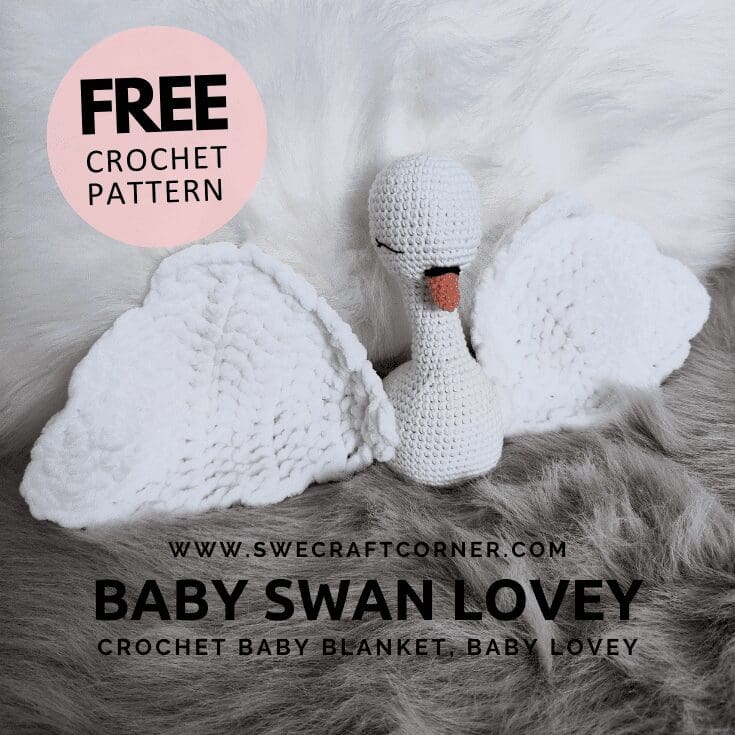 A crocheted baby swan crochet lovey with white wings and an orange beak rests on a gray furry surface. The text overlay offers a free pattern from swecraftcorner.com for this adorable baby comfort blanket.