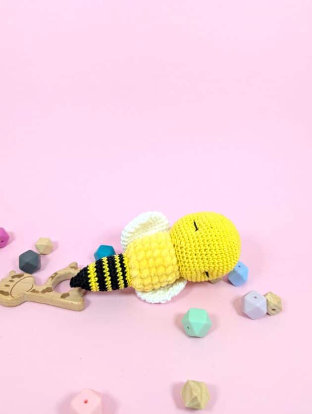 FREE crochet pattern - Amigurumi bee baby rattle