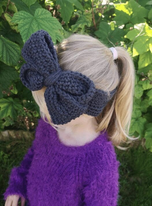 crochet bow headband for girls, easy and free crochet pattern